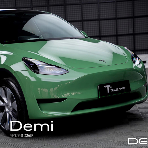 特斯拉ModelY-鎓绿